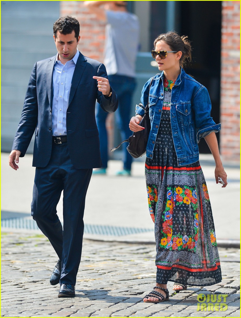 Katie Holmes Pastis Lunch with Agent Adam Schweitzer! Photo 2895429