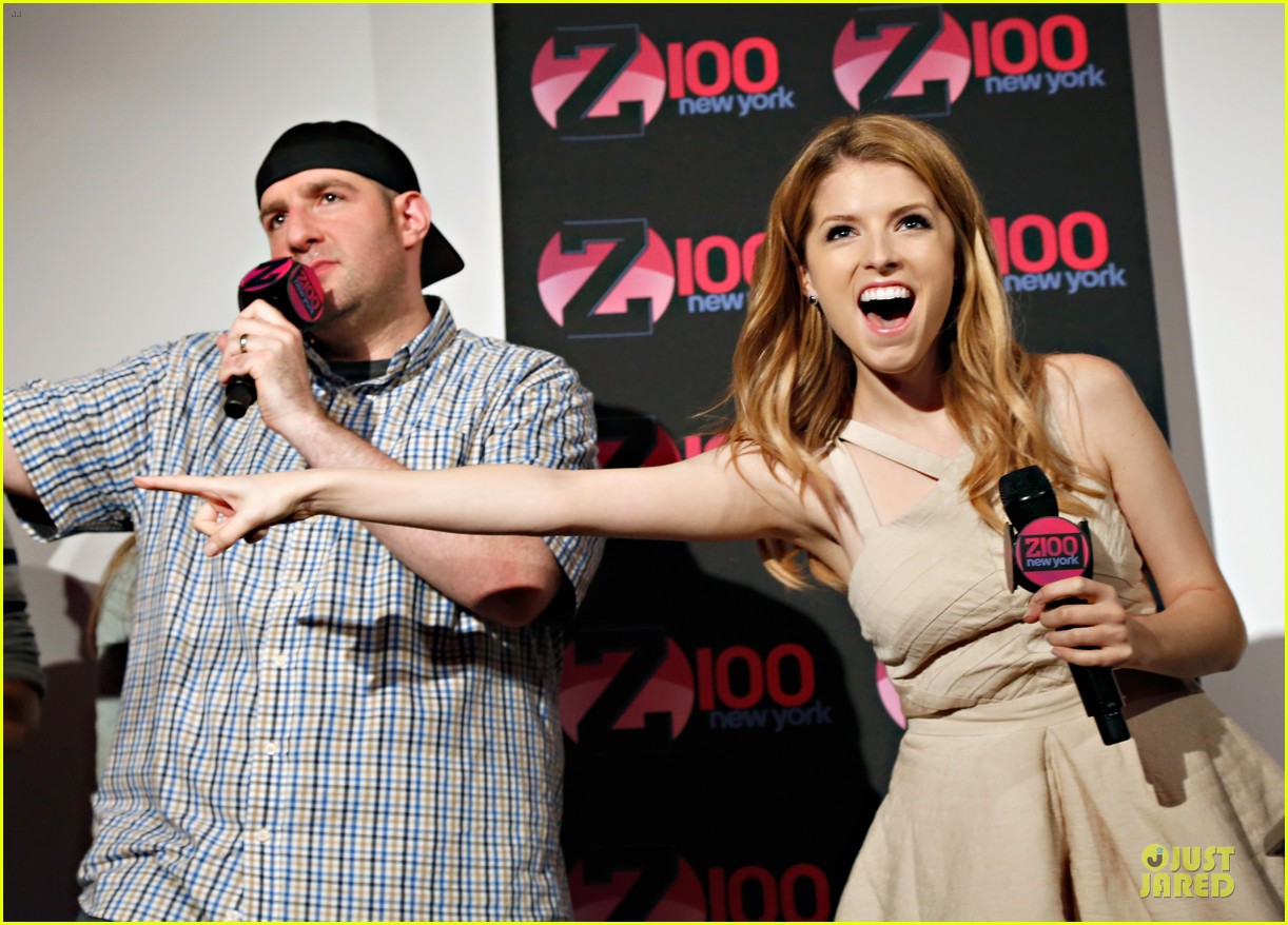 Anna Kendrick Honored For Selling Over 1 Million Copies of 'Cups