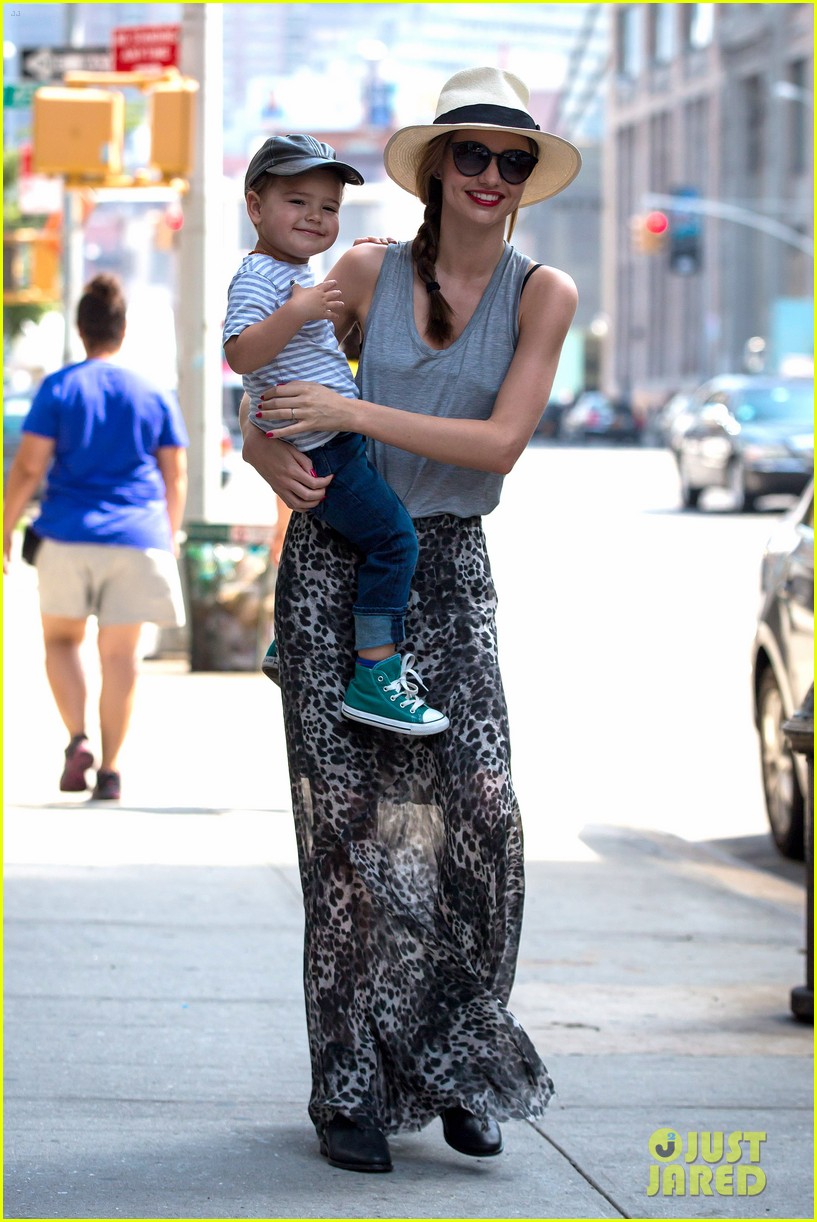 Miranda Kerr Step Out For 'Step Up Women’s Network' Photo 2893765