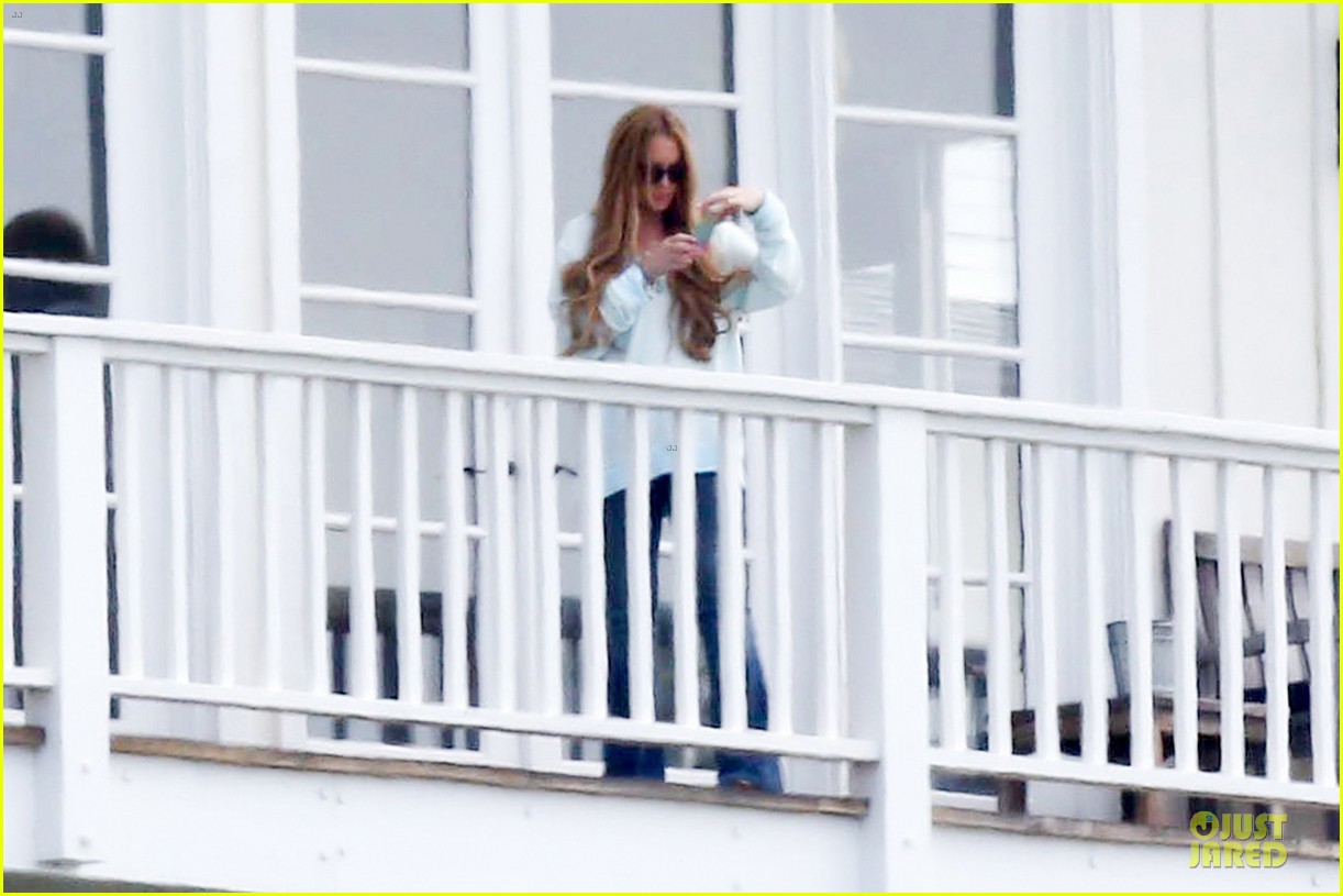 Lindsay Lohan Rehab Center Bonding with Friends! Photo 2895842