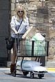 malin akerman shops after juvenile camp visit 10