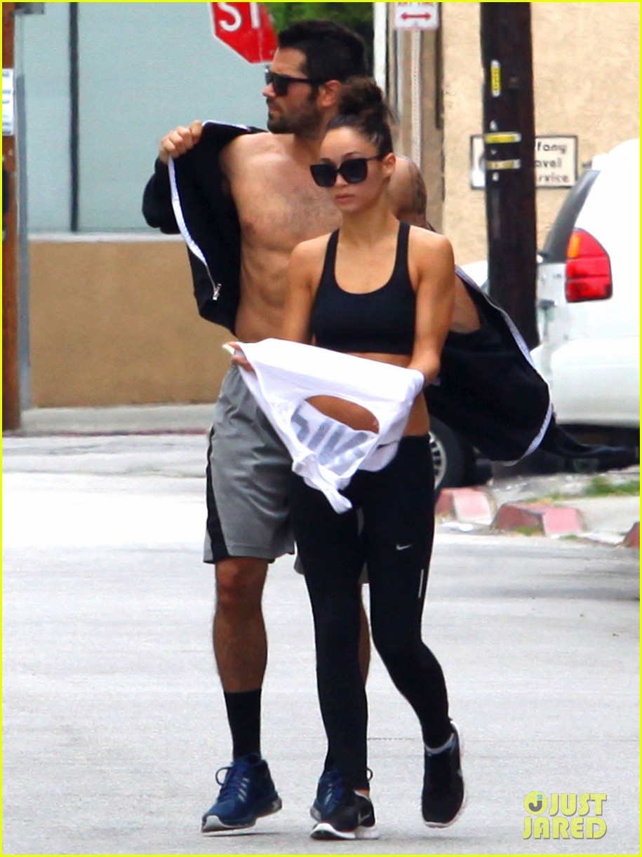 Jesse Metcalfe: Shirtless Ab Show with Cara Santana!: Photo 2884883