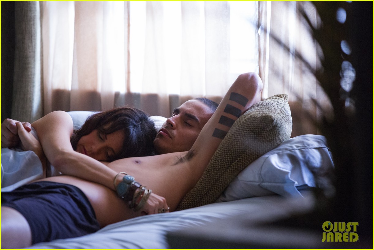 Check out a shirtless Manny Montana in bed with guest star Mia Kirshner in ...
