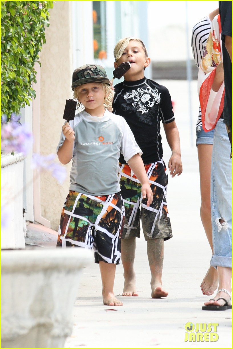 Gwen Stefani: Beach Day with the Boys!: Photo 2900743 | Celebrity