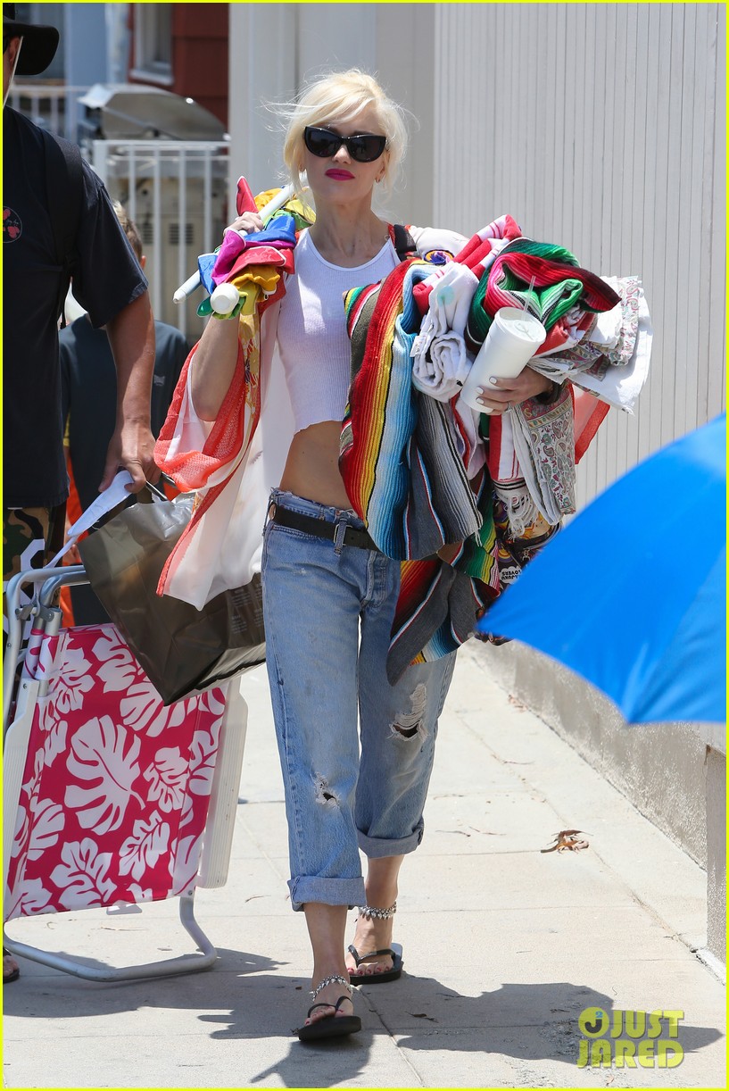 Photo: gwen stefani beach day with the boys 10 | Photo 2900748 | Just Jared