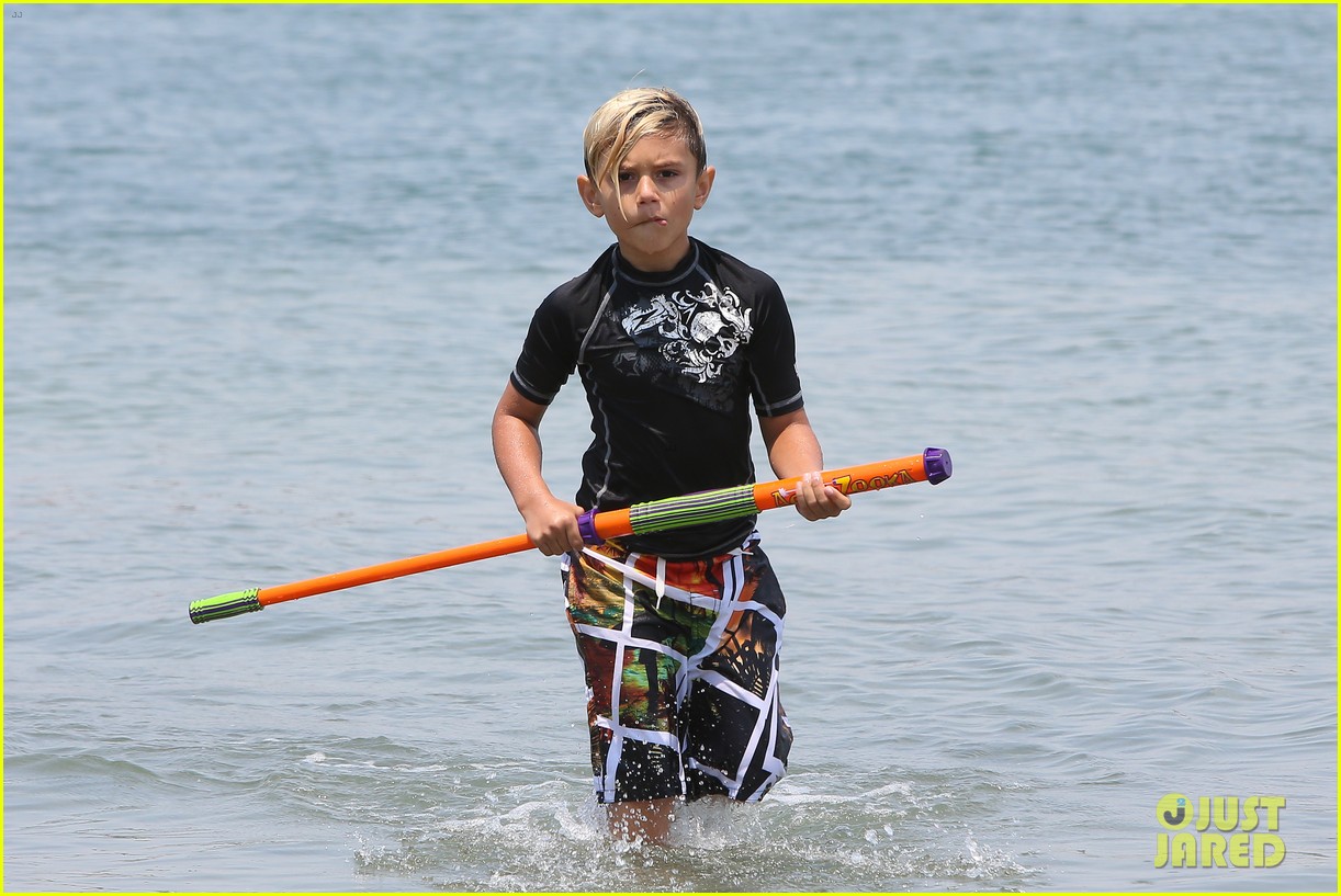 Gwen Stefani: Beach Day with the Boys!: Photo 2900751 | Celebrity
