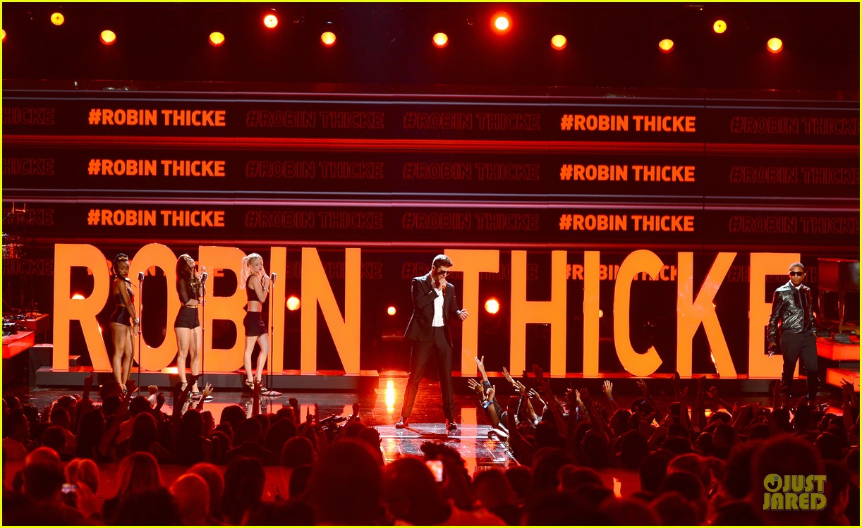 Robin Thicke - BET Awards 2013 Performance (Video): Photo 2901495