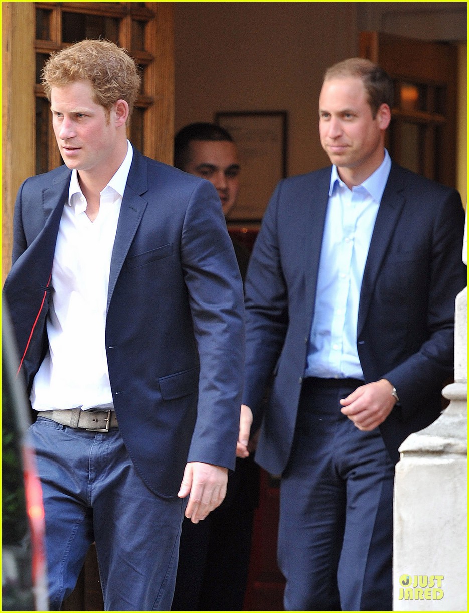 Prince William & Harry Prince Phillip Hospital Visit! Photo 2891471(00)