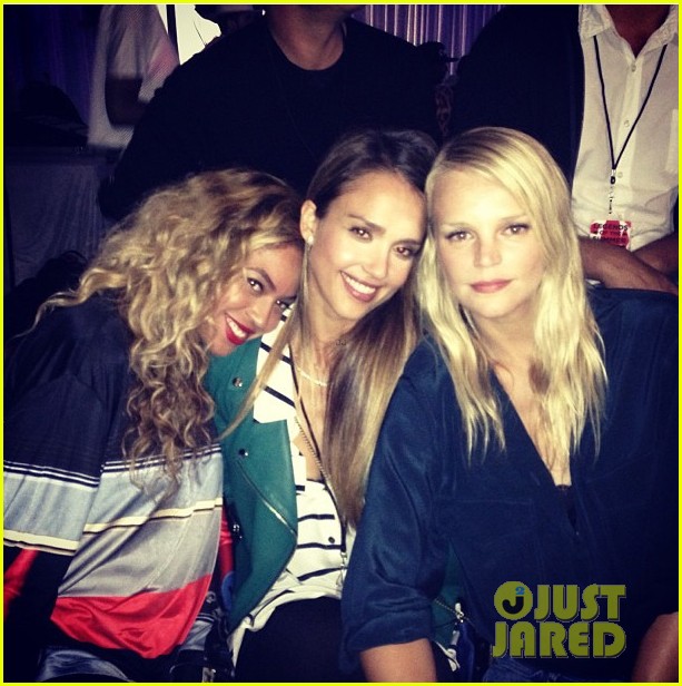 Beyonce & Jessica Alba Legends of the Summer Gals! Photo 2919260