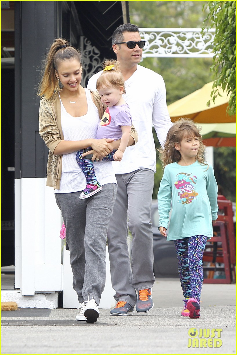 Jessica Alba & Cash Warren Sunday Brunch with the Girls! Photo