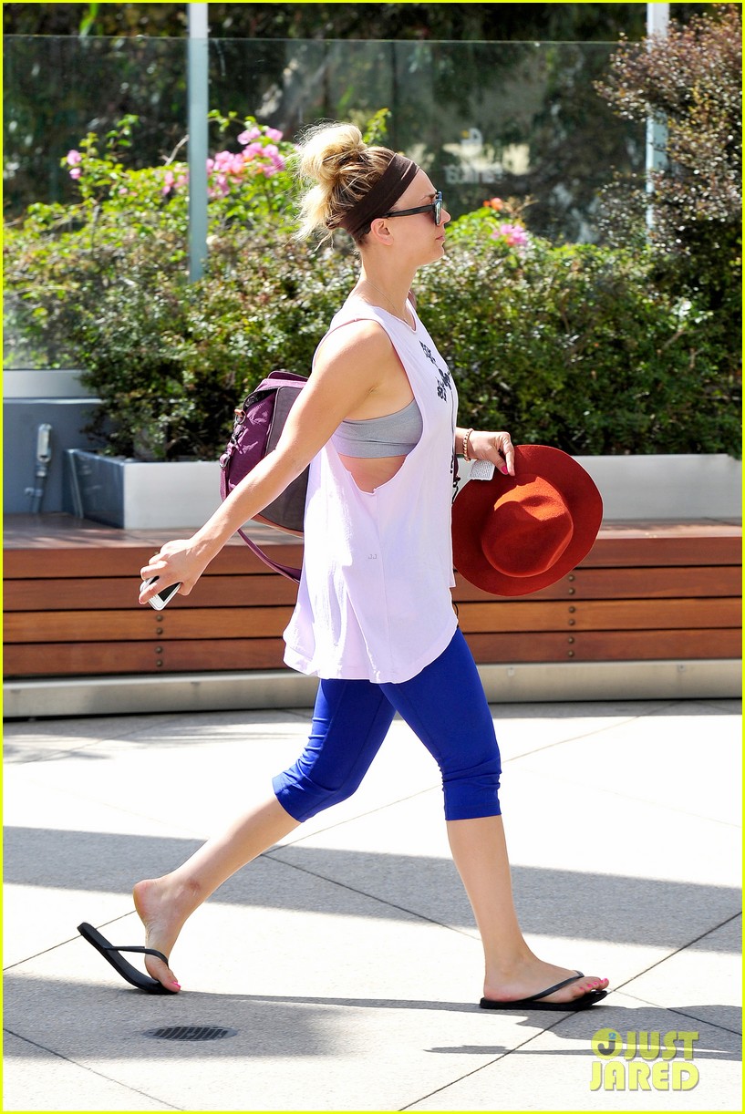 Newly Single Kaley Cuoco Steps Out Solo For Some Gym Time Photo 2910375 Kaley Cuoco Photos