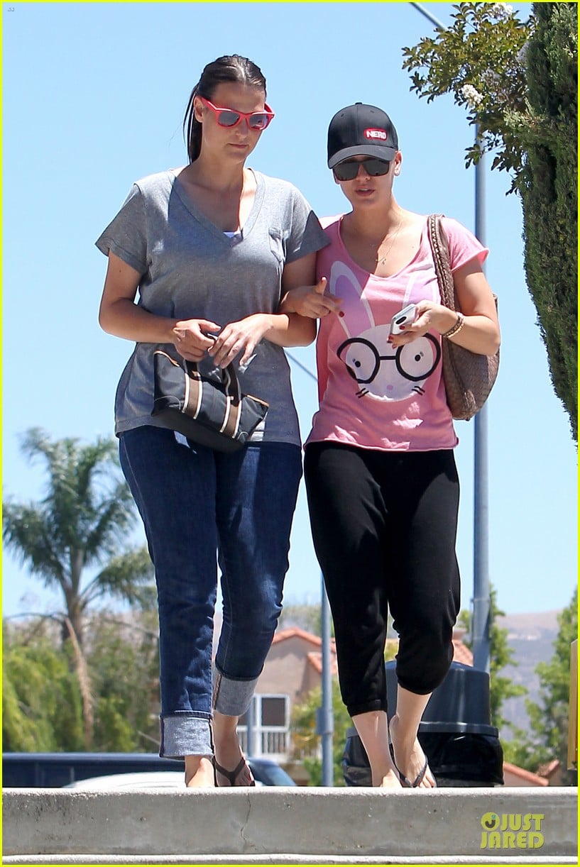 Kaley Cuoco Pink Bunny Babe On The Thirty! Photo 2906150 Kaley Cuoco Photos Just Jared