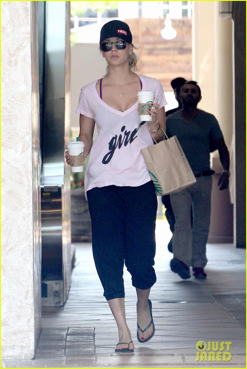 Kaley Cuoco: Saturday Morning Coffee Run for Two: Photo 2904945 | Kaley