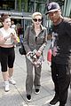 miley cyrus lands in london after vma nominations 02