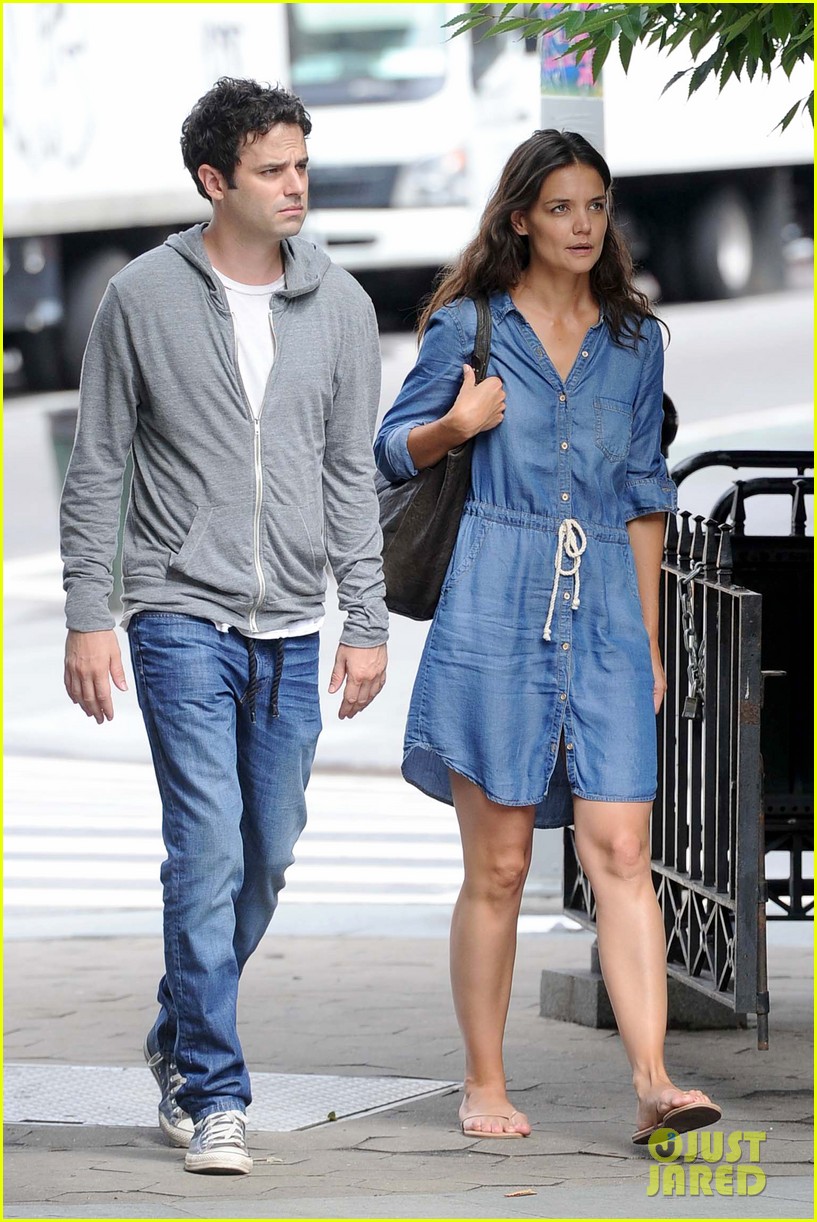 Katie Holmes & Luke Kirby Back to Work on 'Mania Days'! Photo 2915210