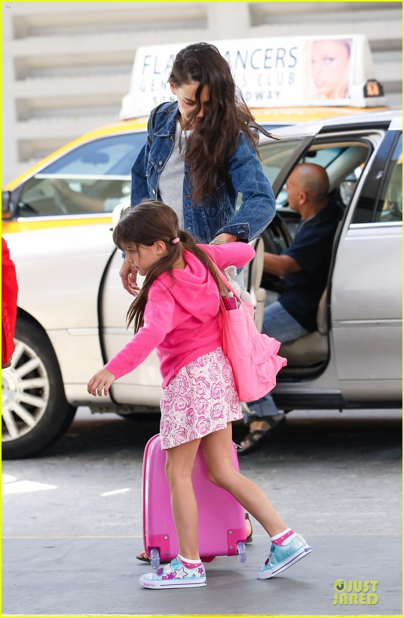 Katie Holmes & Suri: JFK Arrival Before July 4th Weekend!: Photo