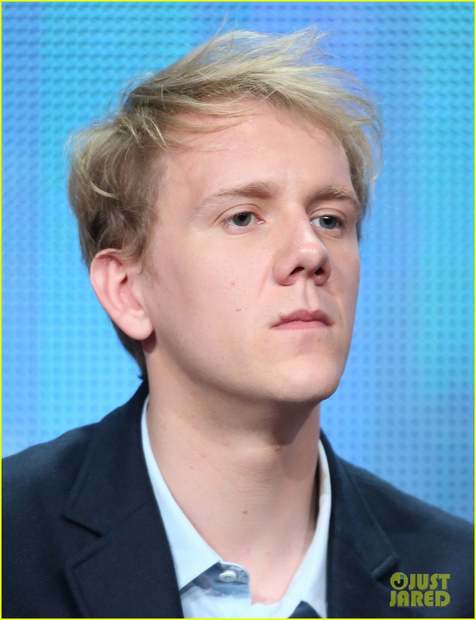 Joseph GordonLevitt Pivot Presentation at the TCA Tour! Photo