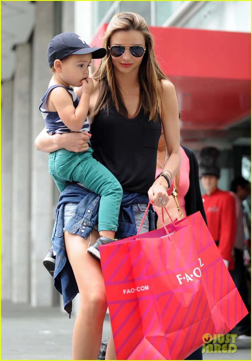 Miranda Kerr FAO Schwarz Trip with Flynn! Photo 2918907 Celebrity