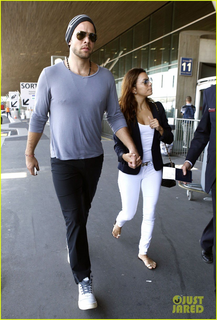 Eva Longoria & Ernesto Arguello Hold Hands in Paris Photo 2906451