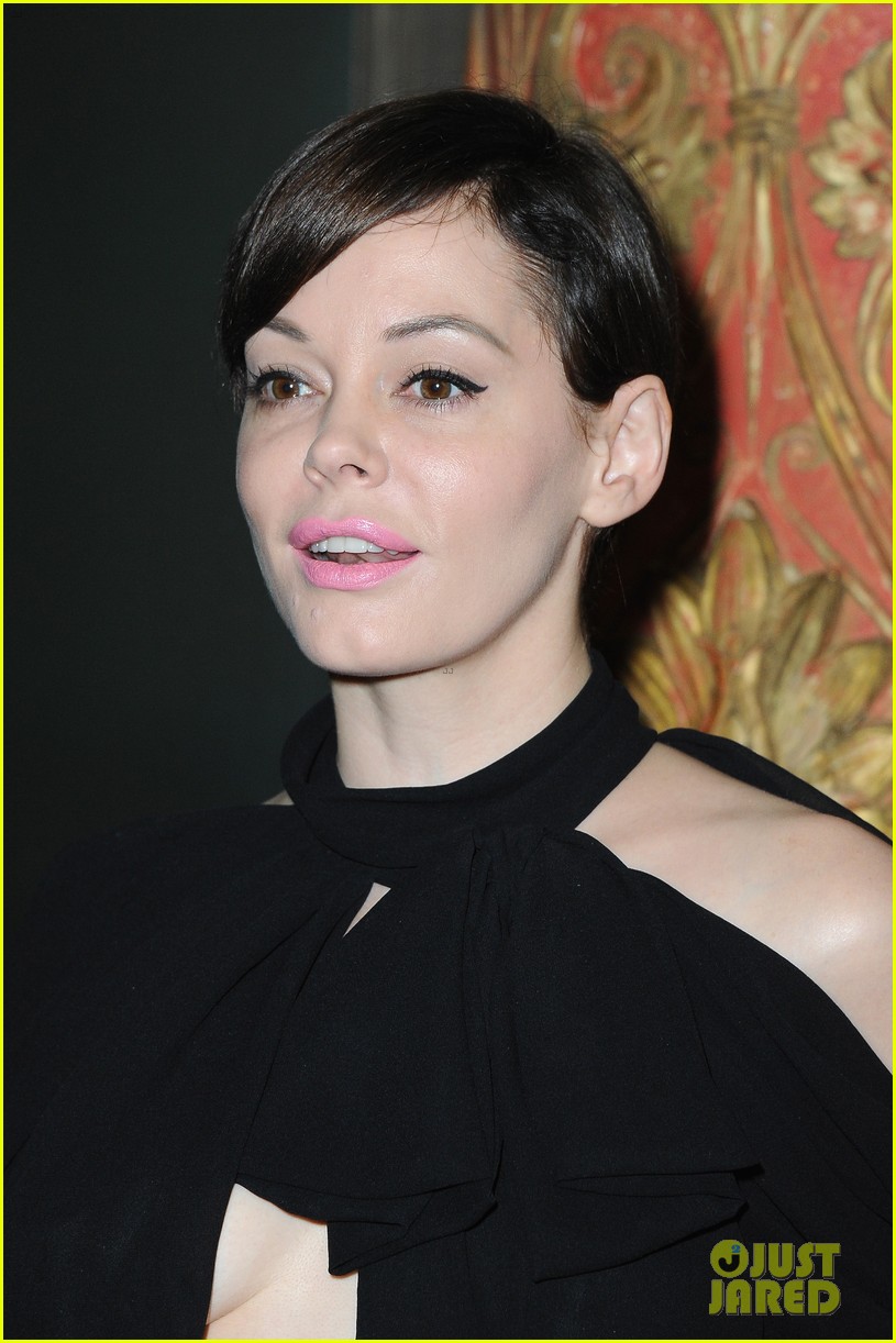 Rose McGowan & Dakota Johnson Viktor&Rolf Fashion Show! Photo 2903665