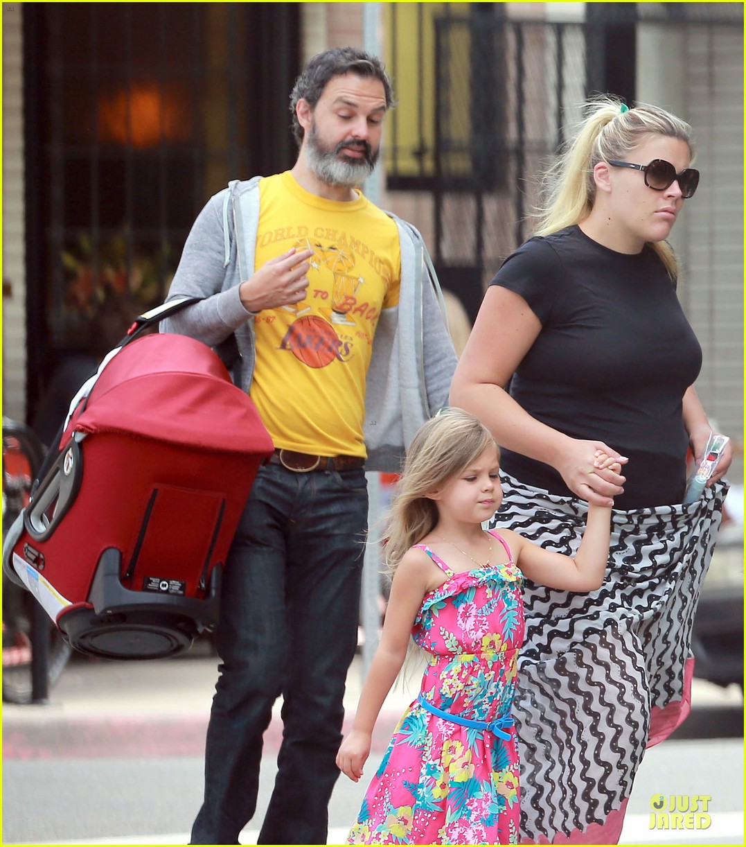 busy philipps post baby body at little doms 022914348