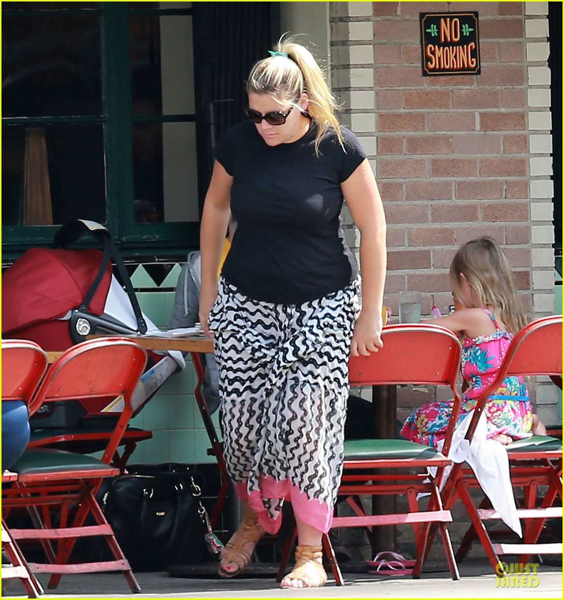 busy philipps post baby body at little doms 092914355