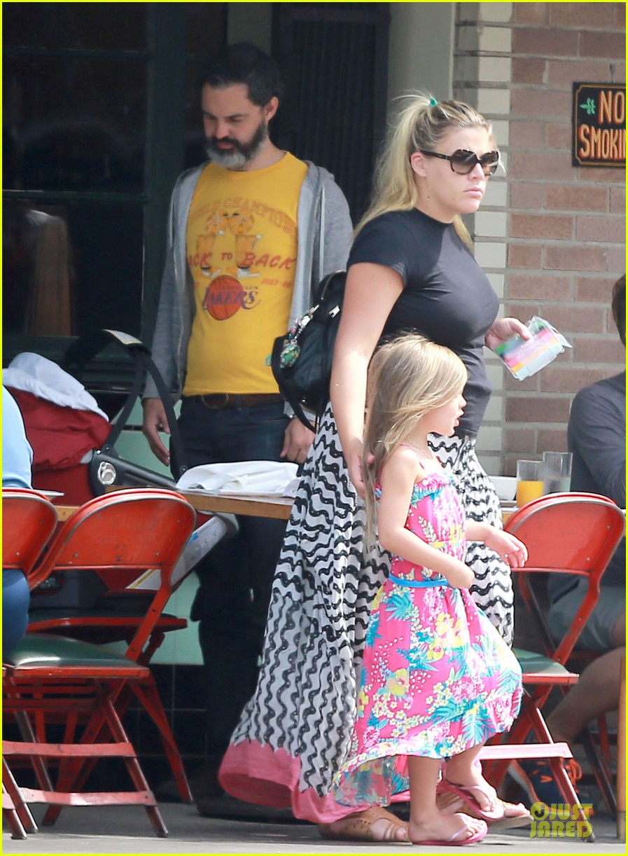 busy philipps post baby body at little doms 152914361