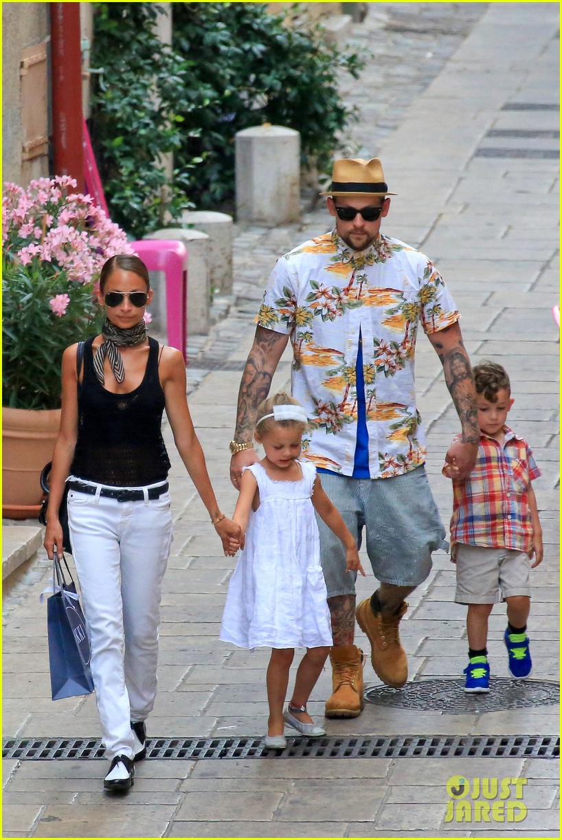 Nicole Richie Bikini Vacation with the Family! Photo 2915127