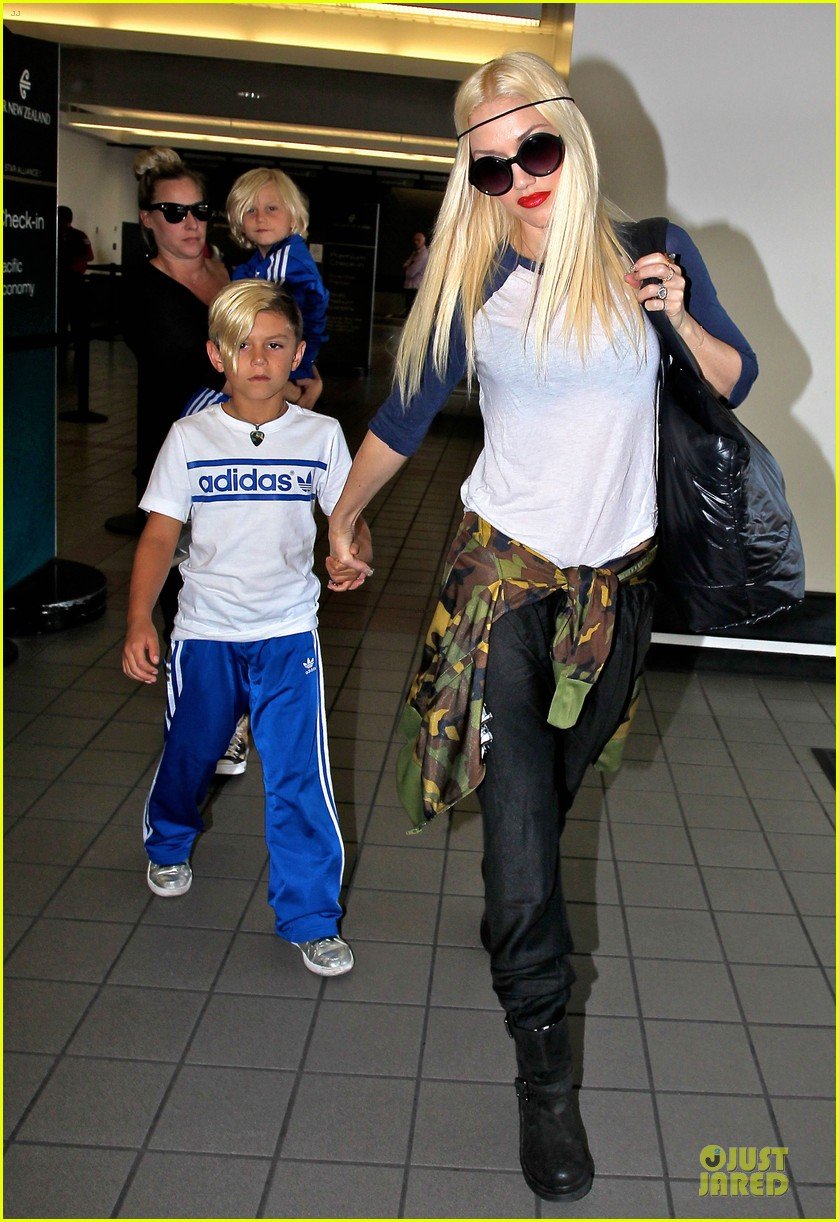 Gwen Stefani Camouflages LAX Departure! Photo 2918144 Celebrity(02)