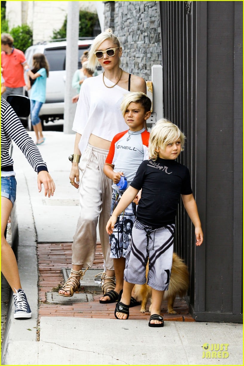 Gwen Stefani Malibu Beach Mama with Kingston & Zuma! Photo 2908989