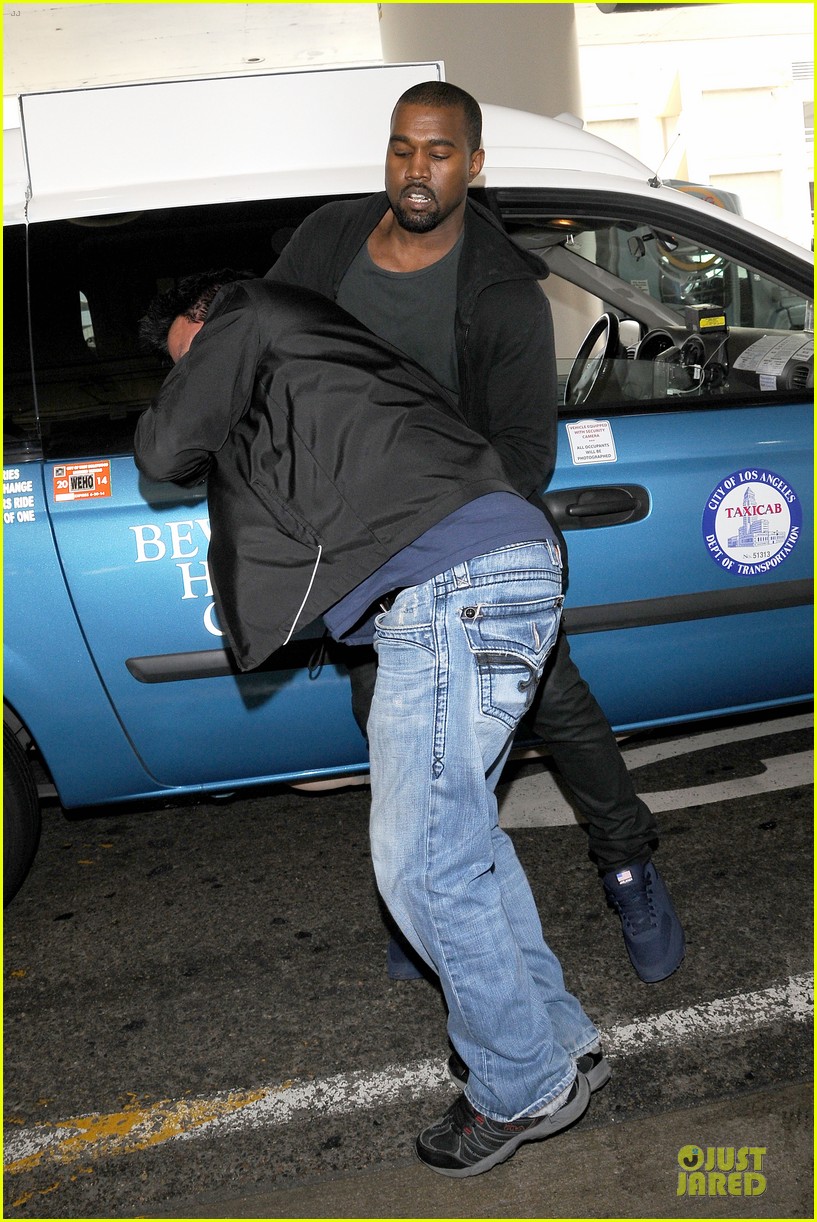 Kanye West Felony Suspect After LAX Photographer Scuffle Photo