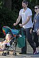amy adams shops for groceries in vancouver with the family 03