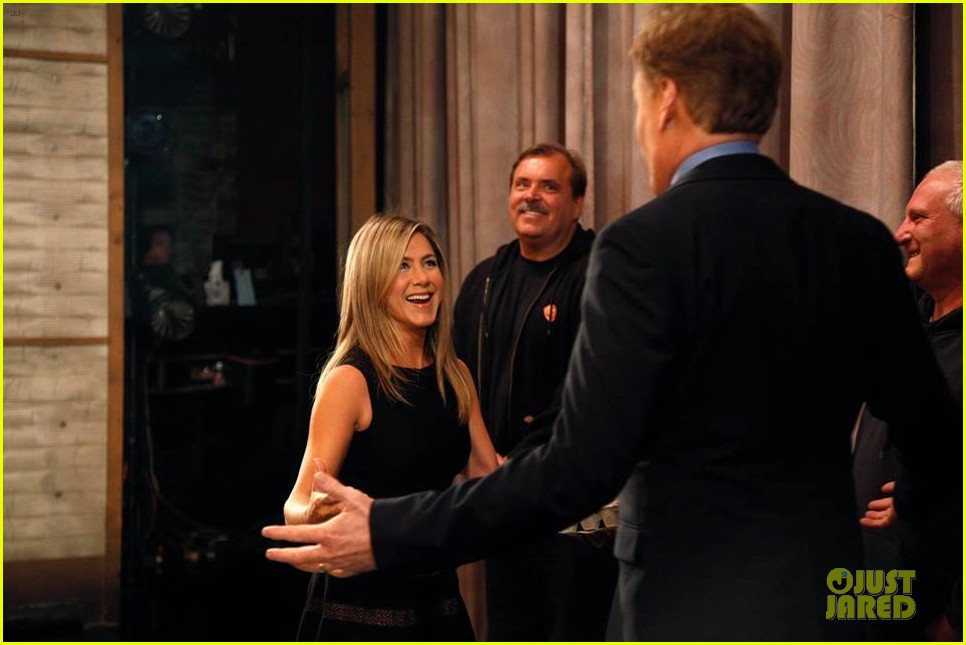 Jennifer Aniston Gives Chicken Eggs to Conan O'Brien! Photo 2926803 Jennifer Aniston Photos