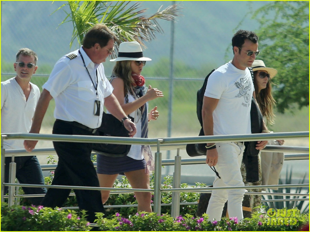 Jennifer Aniston & Justin Theroux Wrap Up Cabo Vacation Photo 2938402