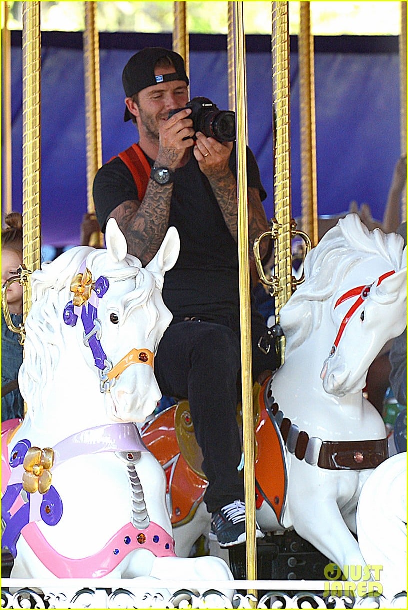 David & Victoria Beckham Disneyland Family Trip! Photo 2935800