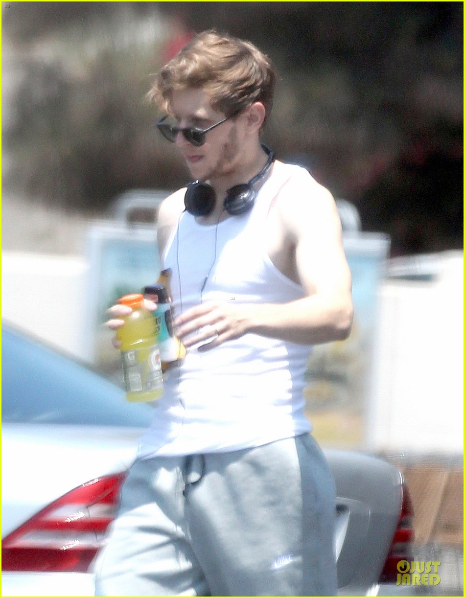 Jamie Bell Electrolytes Hydration After Baby Boy's Birth! Photo