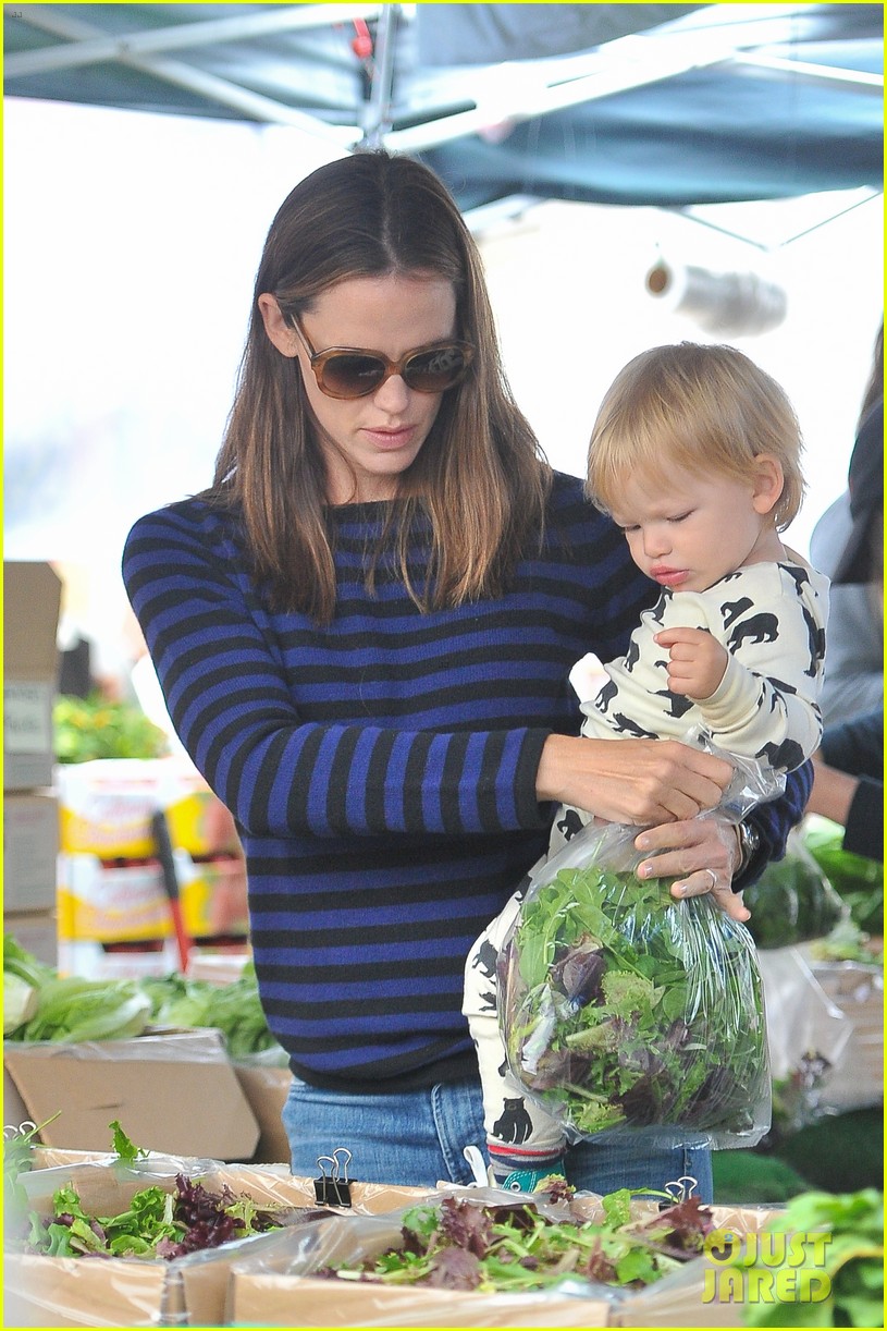 Ben Affleck & Jennifer Garner: Farmer's Market Morning with Violet