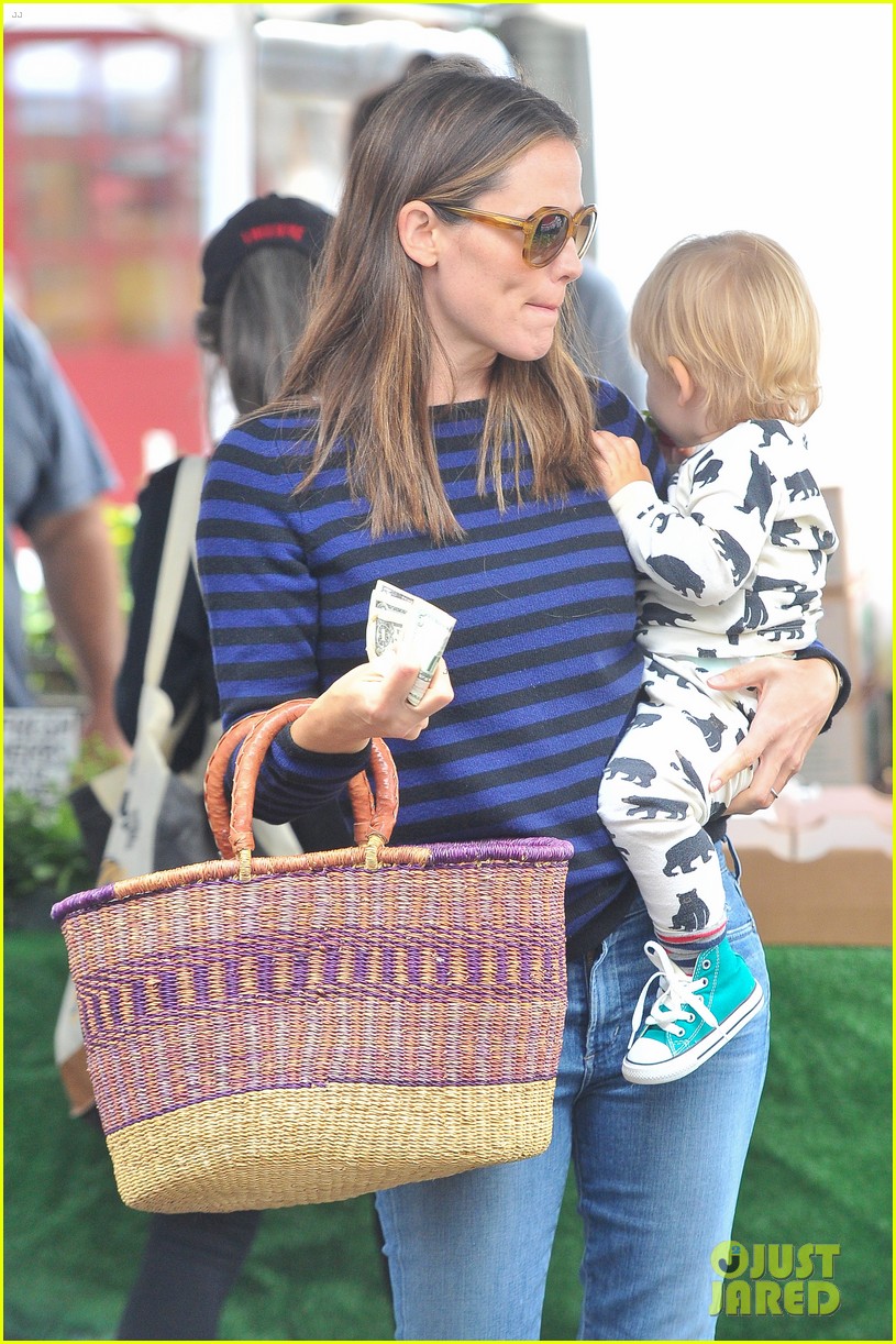 Photo: ben affleck jennifer garner farmers market morning with violet