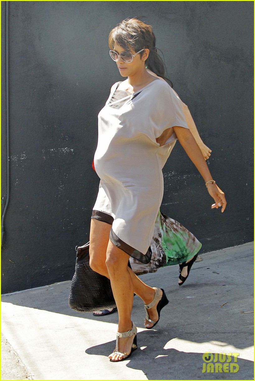 Halle Berry's Baby Bump Was a Challenge on 'XMen' Set! Photo 2923714