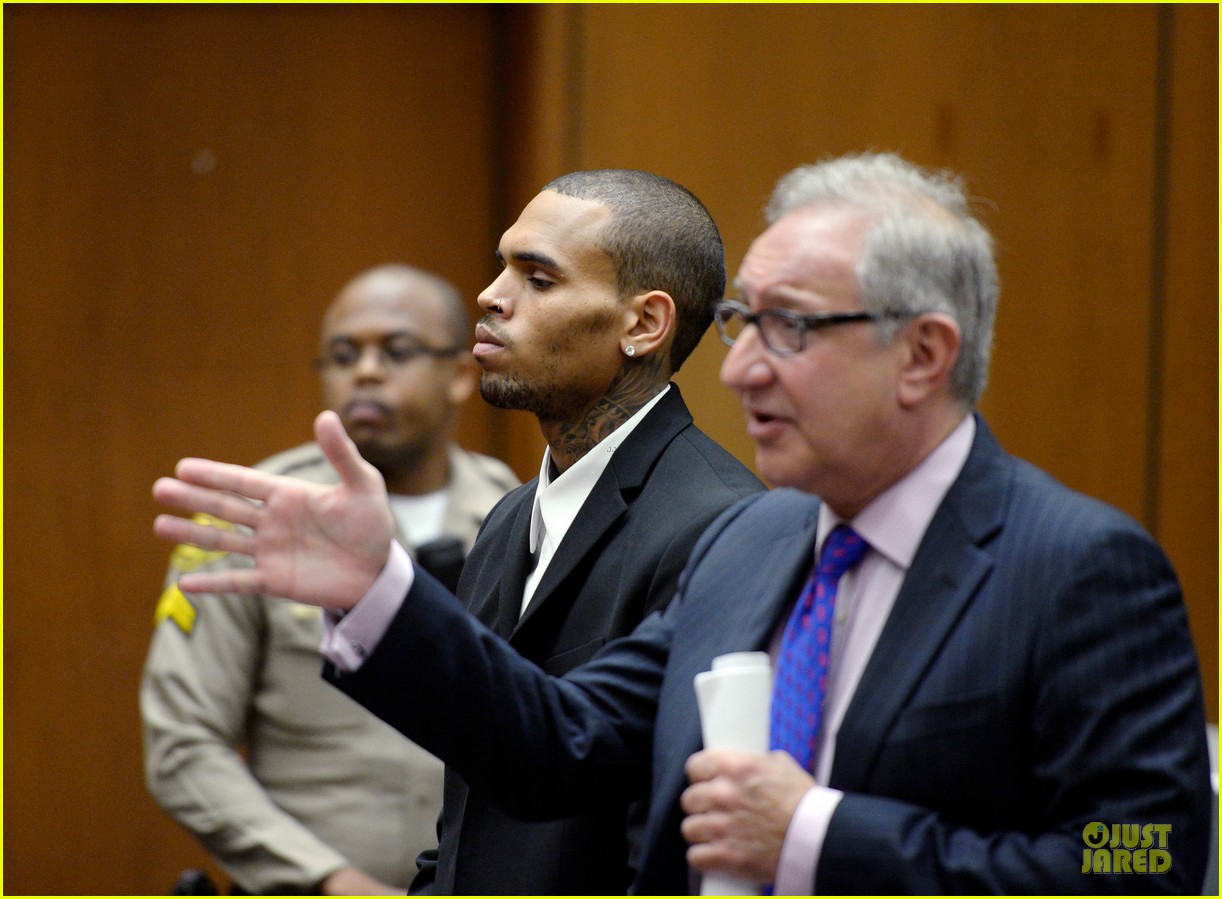 Chris Brown Sentenced to 1,000 Hours of Community Labor Photo 2931664