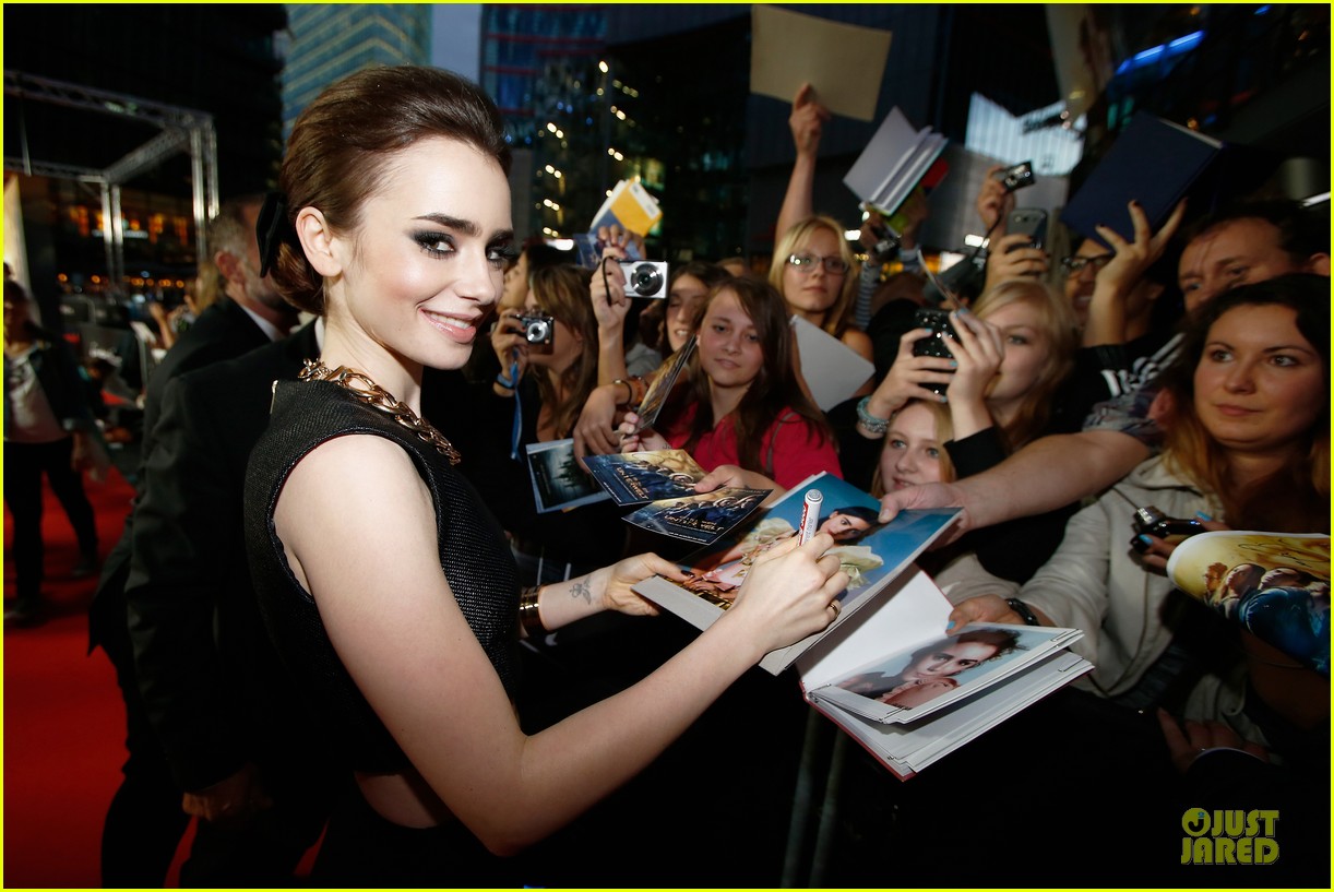 lily collins jamie campbell bower city of bones berlin premiere 062934356