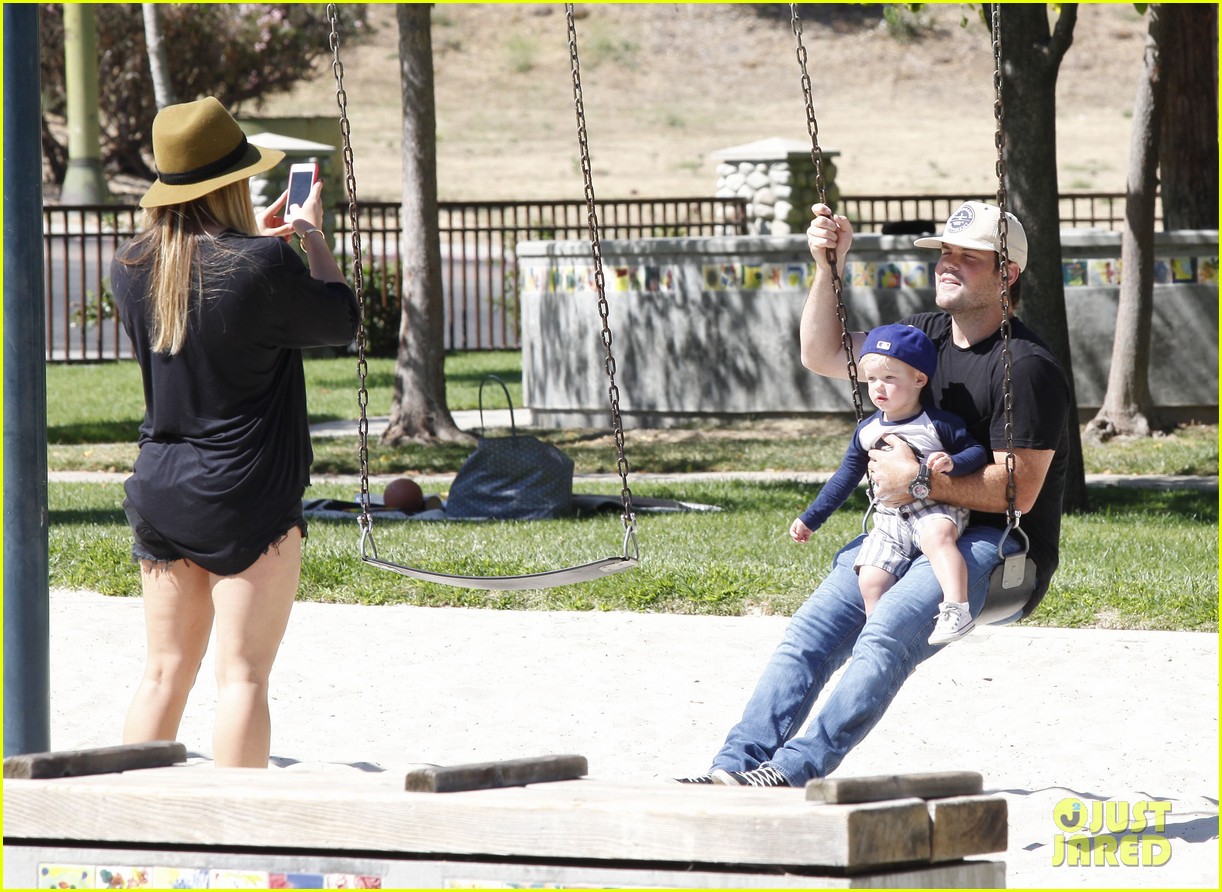 Hilary Duff & Mike Comrie Park Day with Luca! Photo 2939418
