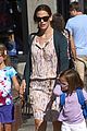 jennifer garner kids pick up pizza for dinner 03
