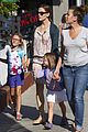 jennifer garner kids pick up pizza for dinner 10
