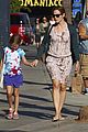 jennifer garner kids pick up pizza for dinner 11