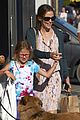 jennifer garner kids pick up pizza for dinner 14
