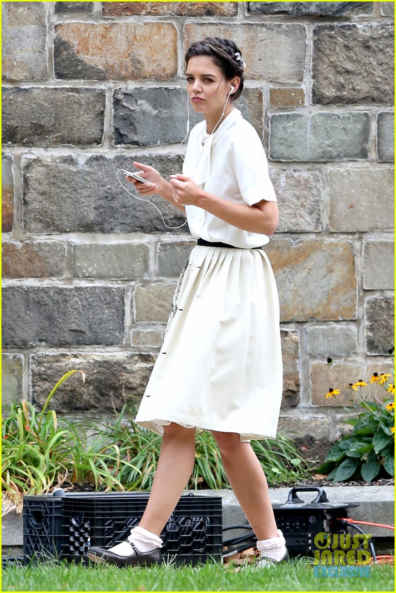 Katie Holmes Dances Along to Songs on 'Miss Meadows' Set Photo 2939799