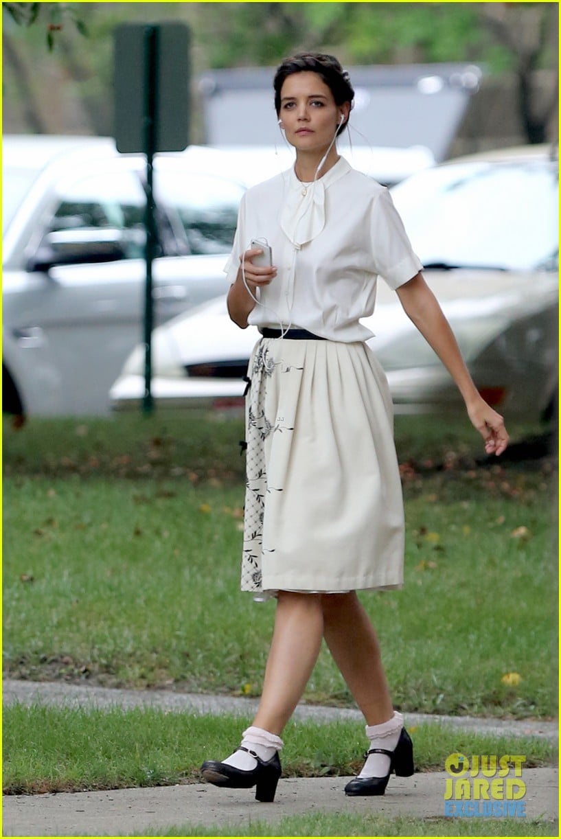 Katie Holmes Dances Along to Songs on 'Miss Meadows' Set Photo 2939814