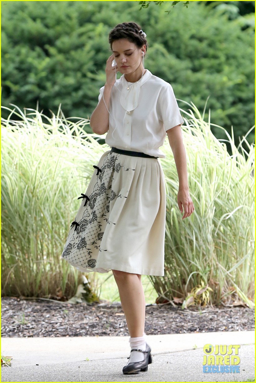 Katie Holmes Dances Along to Songs on 'Miss Meadows' Set Photo 2939818