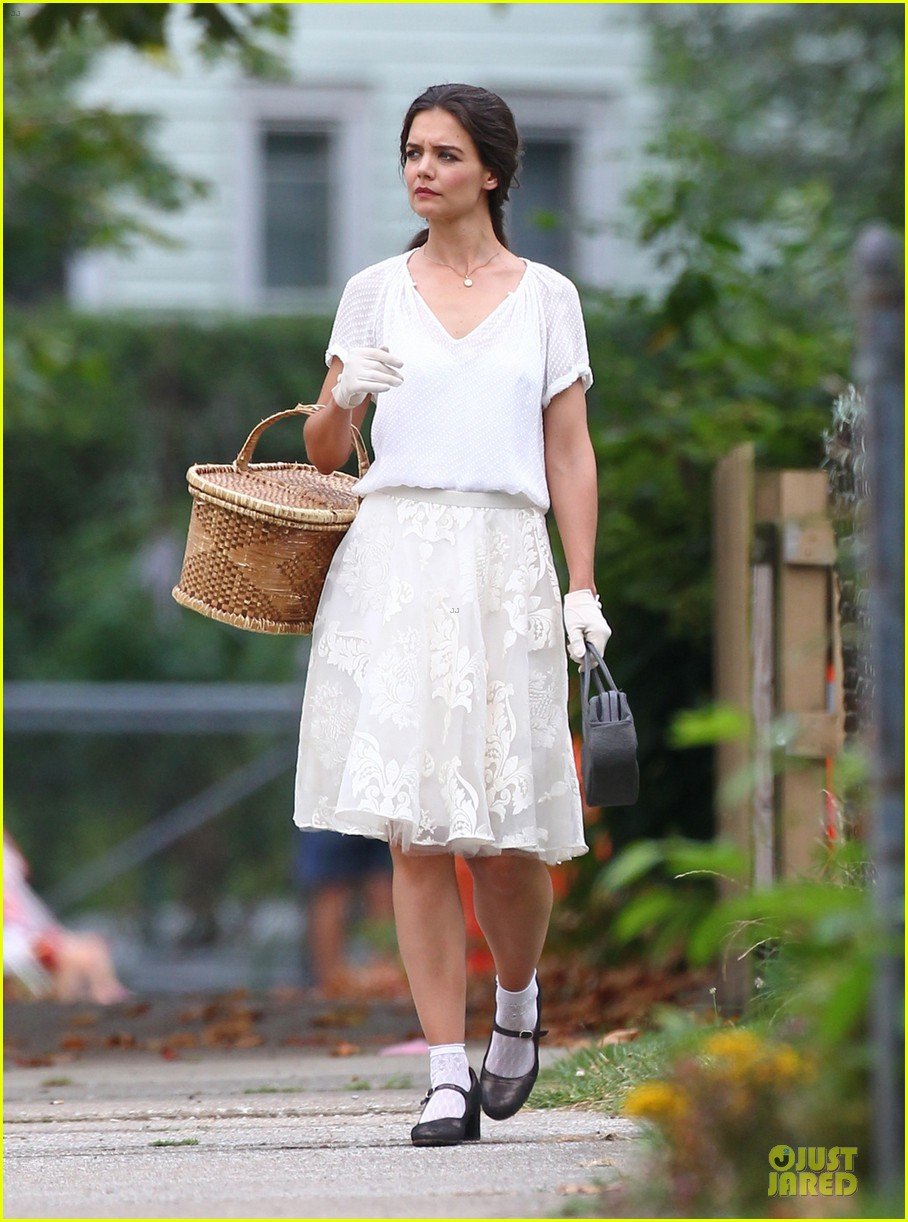 Katie Holmes Plays Hopscotch on 'Miss Meadows' Set! Photo 2939080